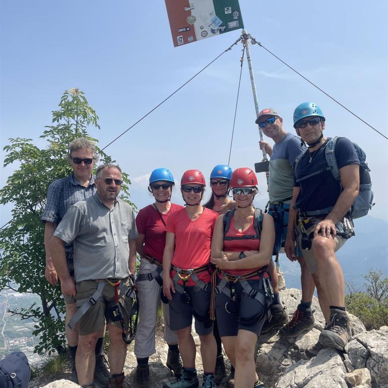 Klettersteige Gardasee: Am Gipfel des Cima Capi