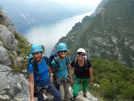 Klettersteig gehen - Seeblick auf den Gardasse