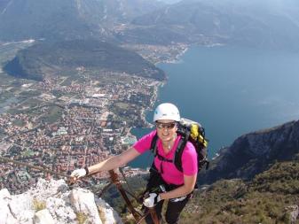 Klettersteig gehen - über dem Gardasee