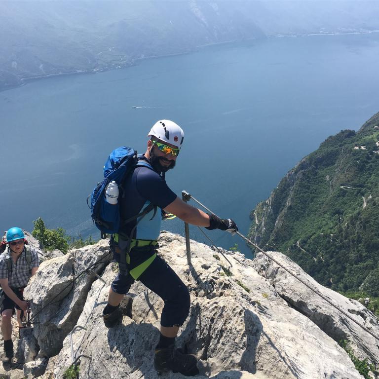 Klettersteig gehen - Aufstieg über den Fauso Susatti über dem  Gardasee bei Riva del Garda