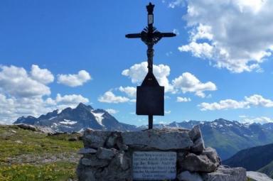 Lechtaler Alpen Durchquerung: Kreuz am Wegesrand
