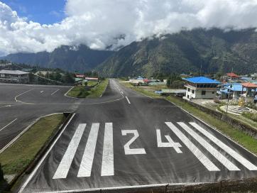 Nepal Trekking: Startbahn Lukla