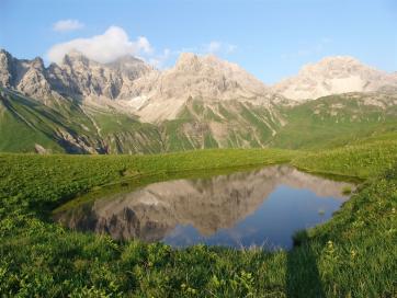 E5 Alpenüberquerung Bergschule Oberallgäu: Abendstimmung über der Kemptner Hütte