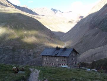 E5 Alpenüberquerung Bergschule Oberallgäu: Abendstimmung Martin Busch Hütte