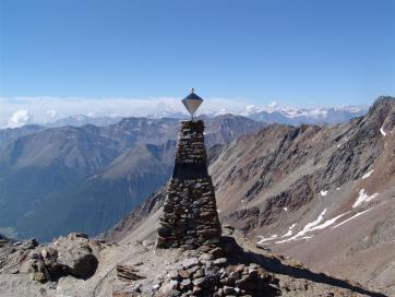 E5 Alpenüberquerung Bergschule Oberallgäu: Das Ötzi Denkmal