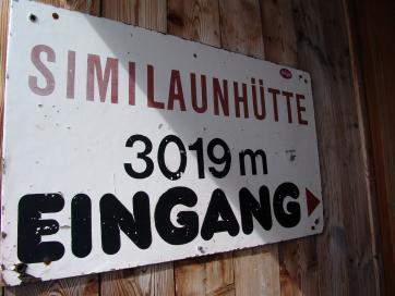 E5 Alpenüberquerung Bergschule Oberallgäu: Similaunhütte Eingangsschild