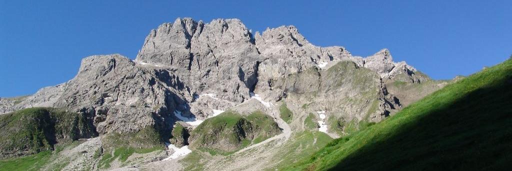 Alpenüberquerung E5 Oberstdorf-Meran:  Morgenstimmung Kemptener Hütte mit Kratzerblick