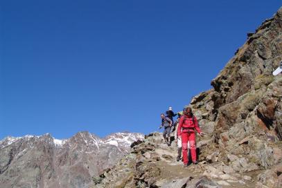 Alpenüberquerung E5 Oberstdorf-Meran: Abstieg von der Similaunhütte
