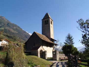 Alpenüberquerung E5 Oberstdorf-Meran: St. Prokulus Kirche im Vinschgau