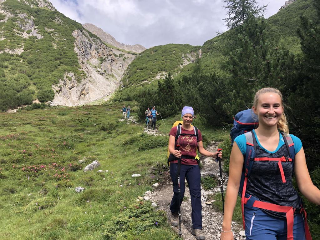 Alpenüberquerung:  Ladies Only - Abstieg ins Zammer Loch