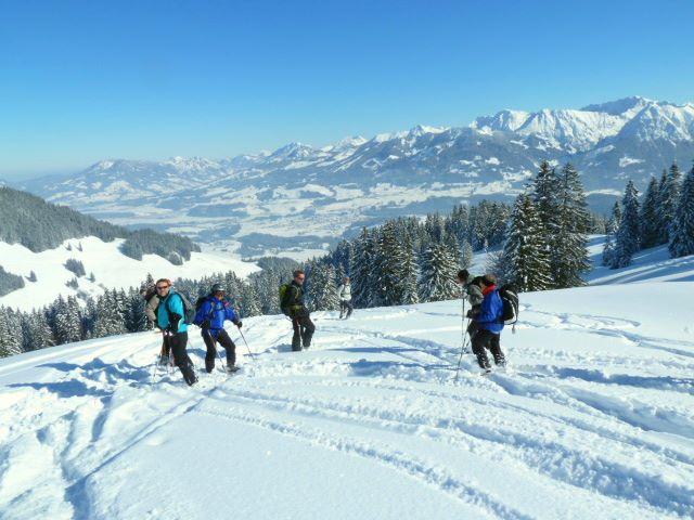 Skitourenkurs in den Allgäuer Alpen: Abfahrt im Tiefschnee