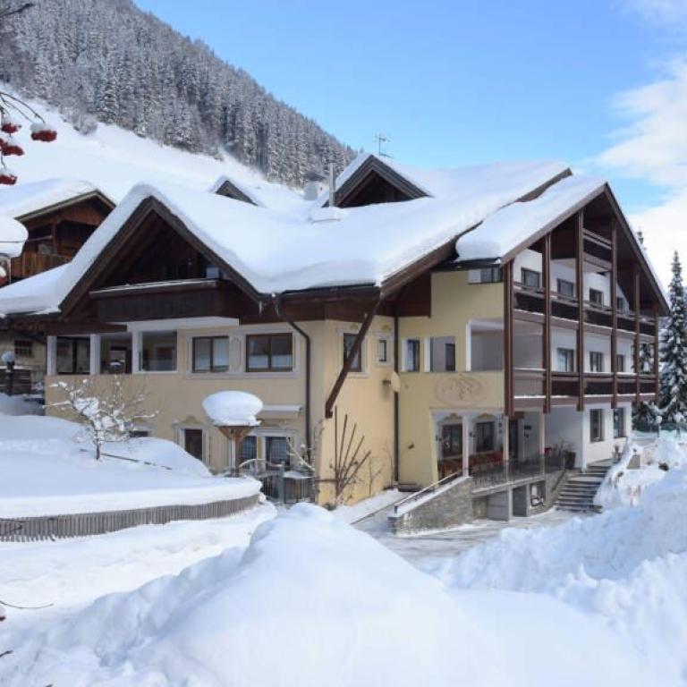 Berghotel Weißenbach Wellness (1)
